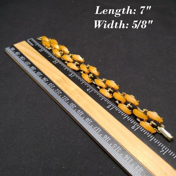 Moonglow Peach Lucite Bracelet, Gold Tone, 1950s, 7 Inches - Picture 5 of 8